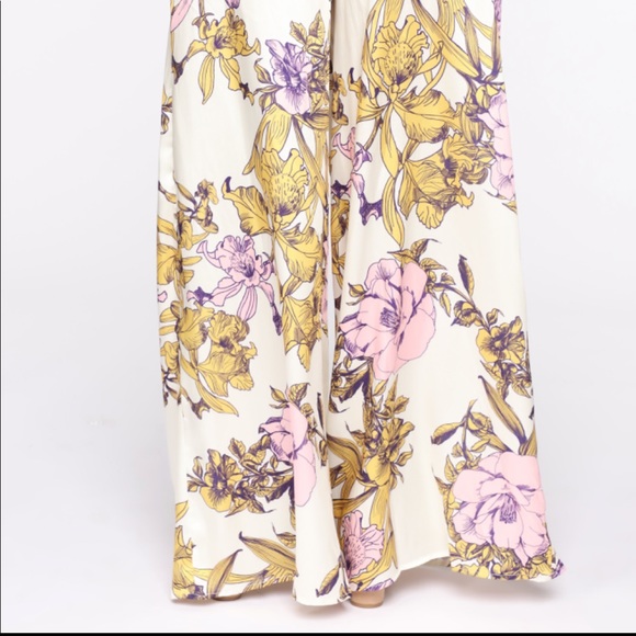 CREAM & FLORAL 2 PIECE - Picture 4 of 8